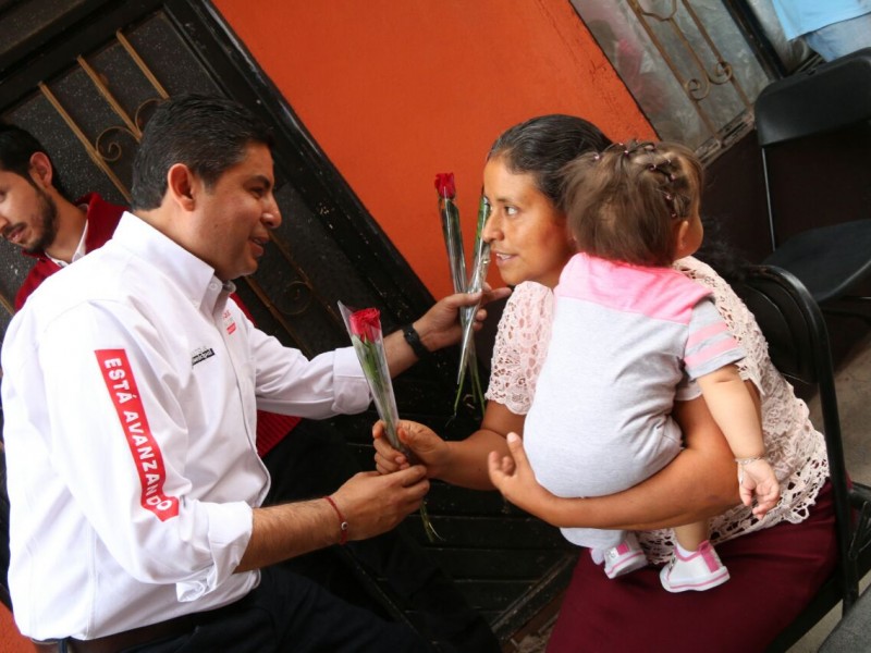 Madres de familia empoderan Guadalupe: Enrique Flores