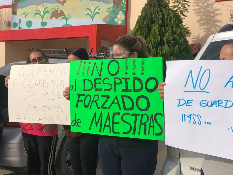 Madres de familia protestan por cierre de 30 guarderías