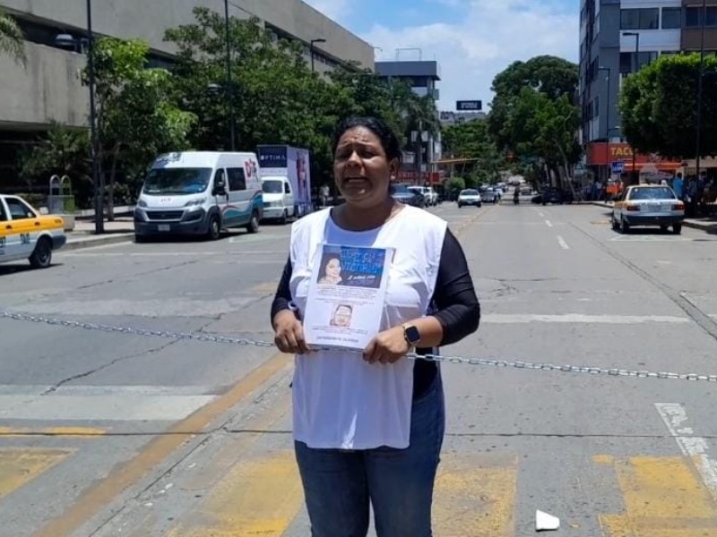 Madres en Resistencia se manifiestan bloqueando la avenida central