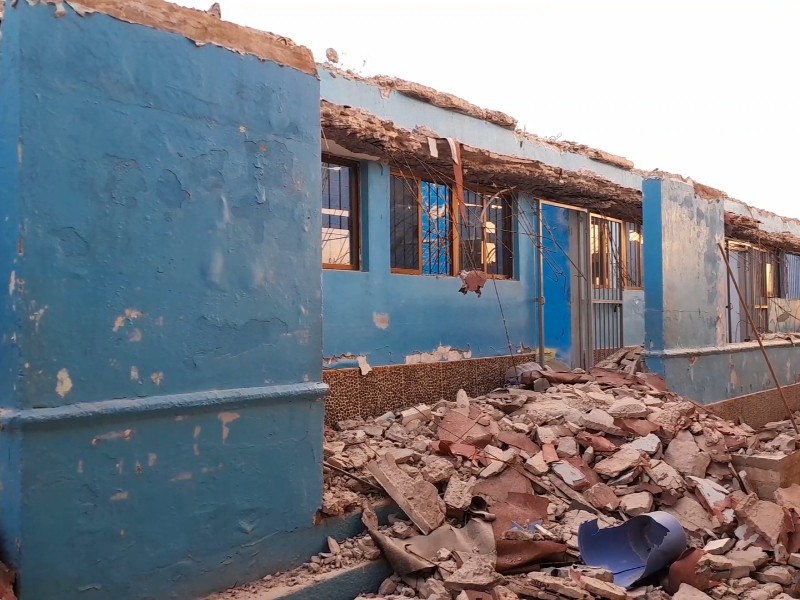 Madres evitan tragedia y logran reconstrucción de escuela en El Huitussi