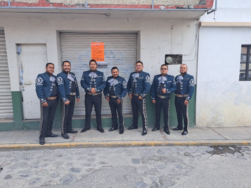 Madres festejan al son del Mariachi en Calimaya