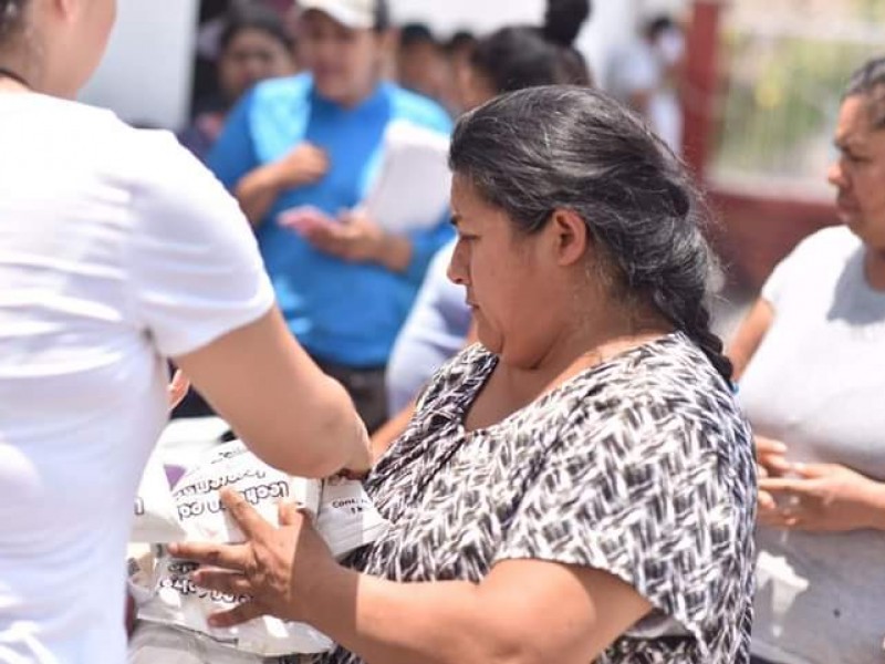 Madres jornaleras reciben apoyo alimentario