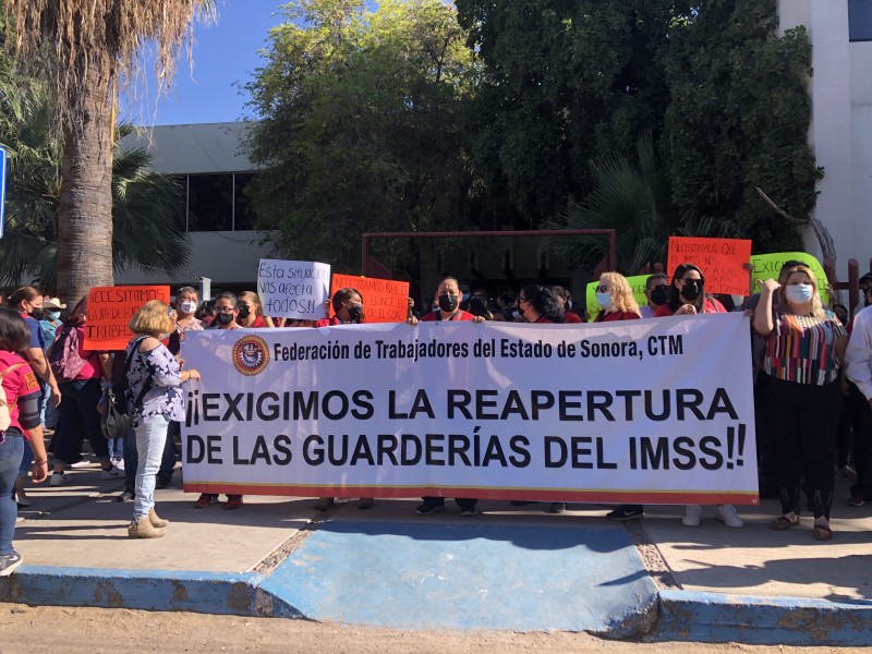 Madres obreras exigen reapertura de guarderías de Imss en Sonora
