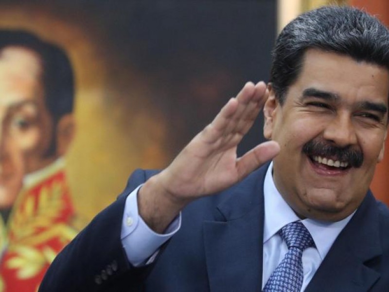 Maduro llama ante seguidores a elecciones legislativas