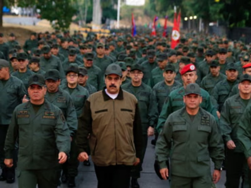 Maduro recibe respaldo militar tras orden de captura