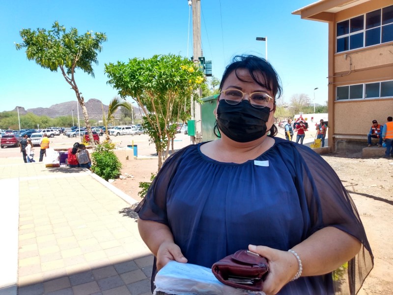Maestra Brenda, de las primeras vacunadas en Guaymas