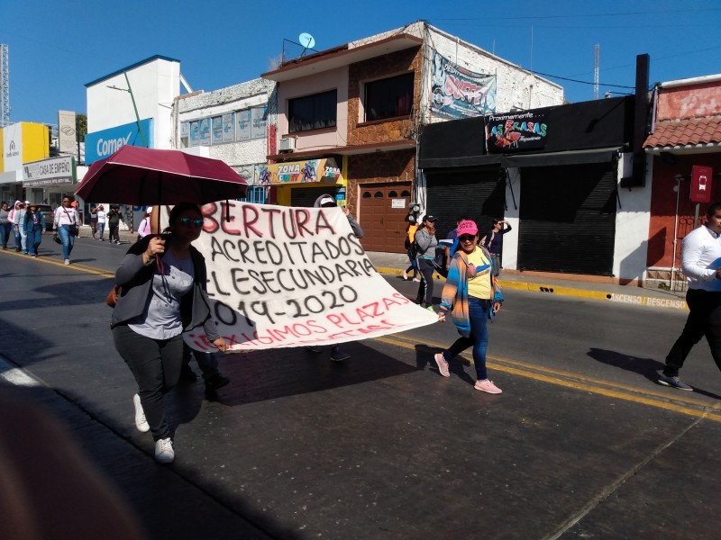 Maestros acreditados piden espacios laborales