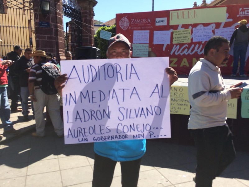Maestros afectados por falta de aguinaldo en Michoacán