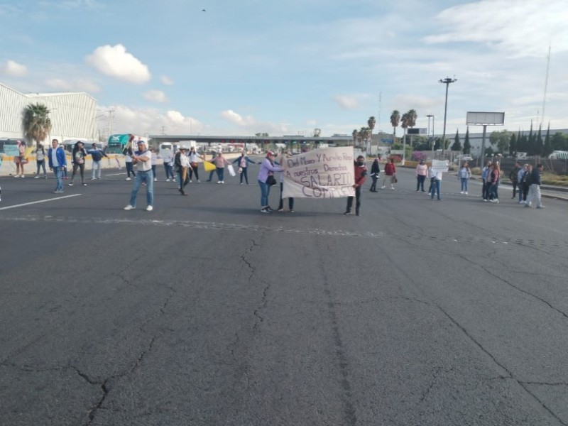 Maestros bloquean diversas vialidades de Edomex