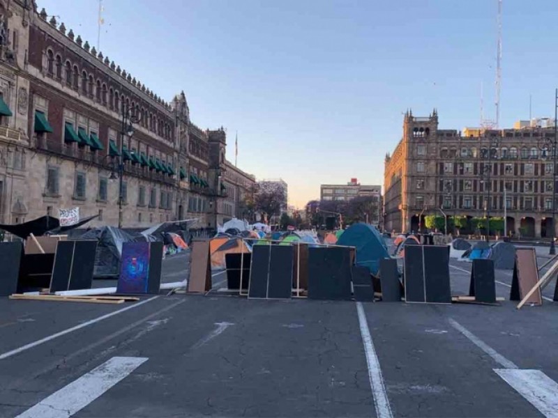 Maestros chiapanecos protestan en la CDMX