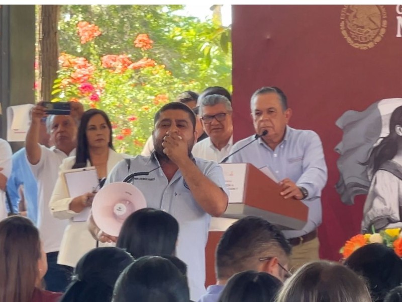 Maestros confrontan al SNTE durante visita de Mario Delgado a BCS