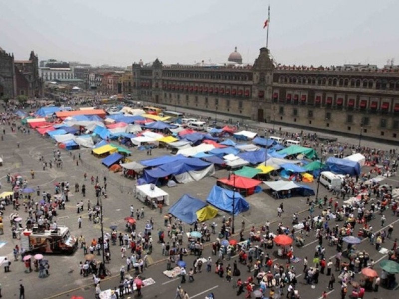 Maestros cumplen 15 días de protestas sin acuerdo