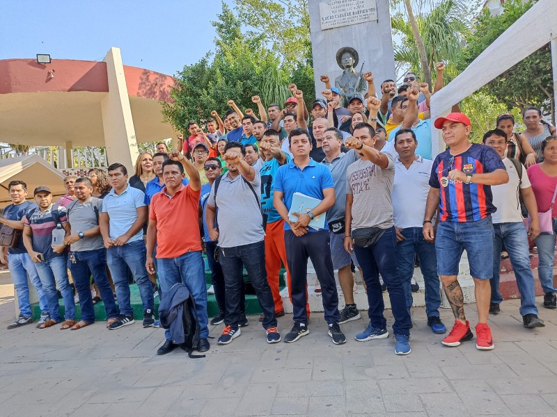 Maestros de Educación Física protestaron en Atoyac