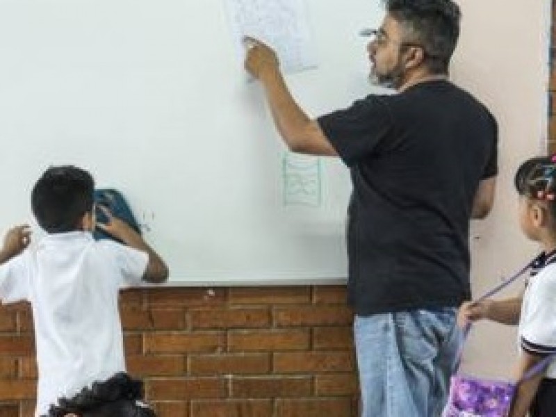 Maestros de Inglés siguen sin renovar contratos para este año