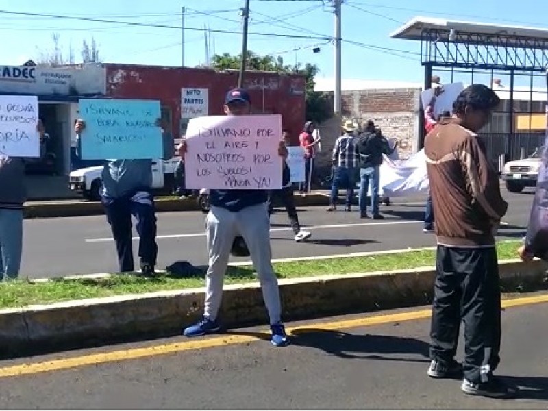 Maestros de la CNTE bloquean acceso a Zamora