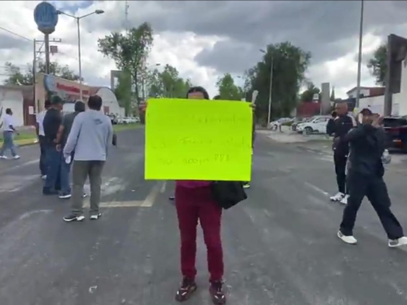 Maestros de la SNTE toman el bulevar San Felipe