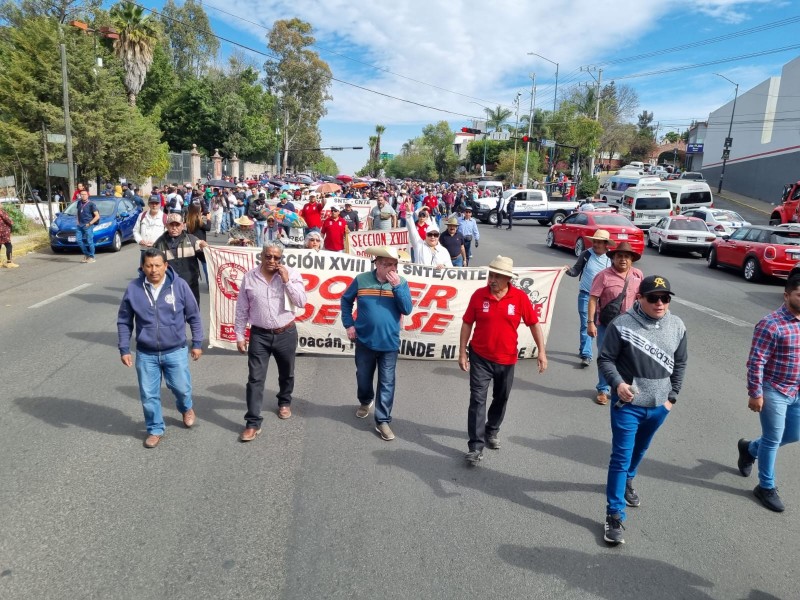 Maestros de Poder de Base marchan en Morelia