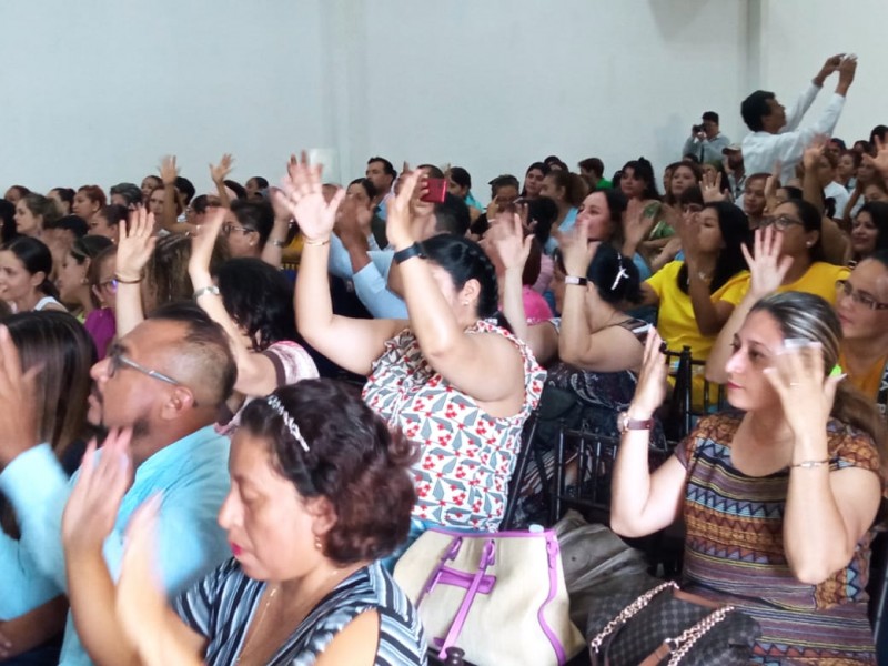 Maestros de Preescolar concluyen curso de Lenguaje de Señas