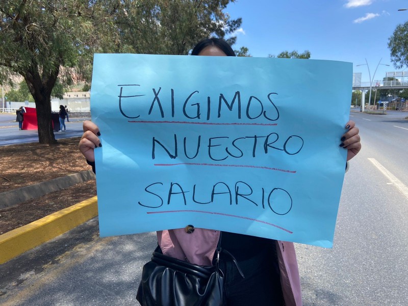 Maestros de secundaria pararon Zacatecas por falta de pago