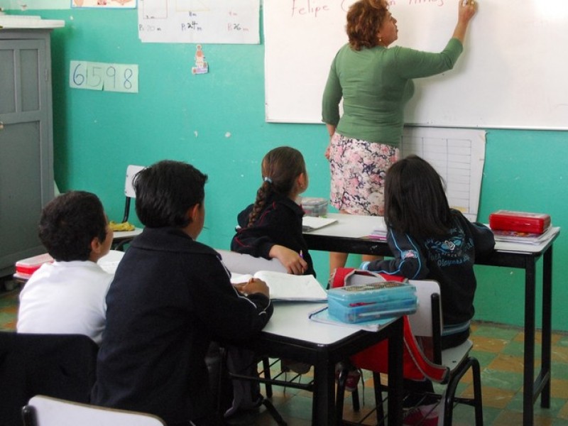 Maestros de sistema federal amenazan con paro de labores