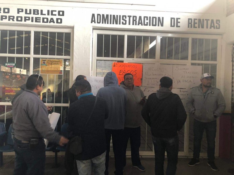 Maestros de telebachillerato toman Administración de rentas