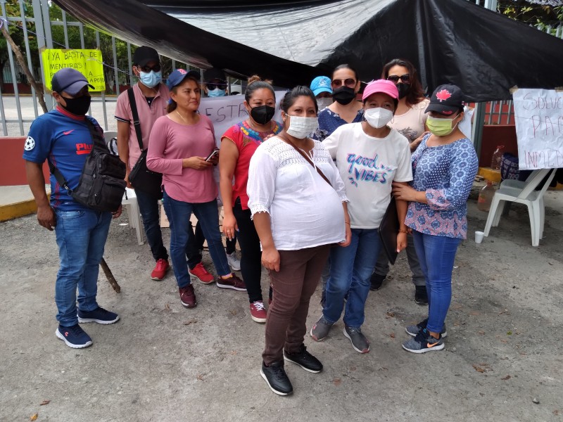 Maestros de Telesecundaria inician  huelga de hambre