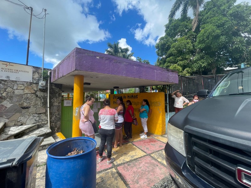 Maestros de Tuxpan pendientes de que se les cumplan pagos