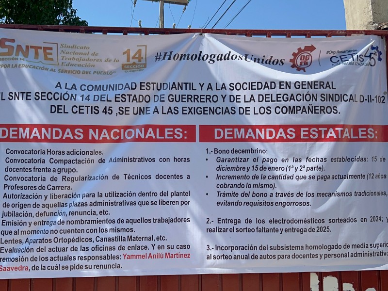 Maestros del Cetis 45 en Zihuatanejo inician paro laboral indefinido