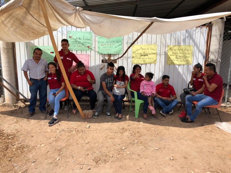 Maestros del Conafe paran labores en La Unión