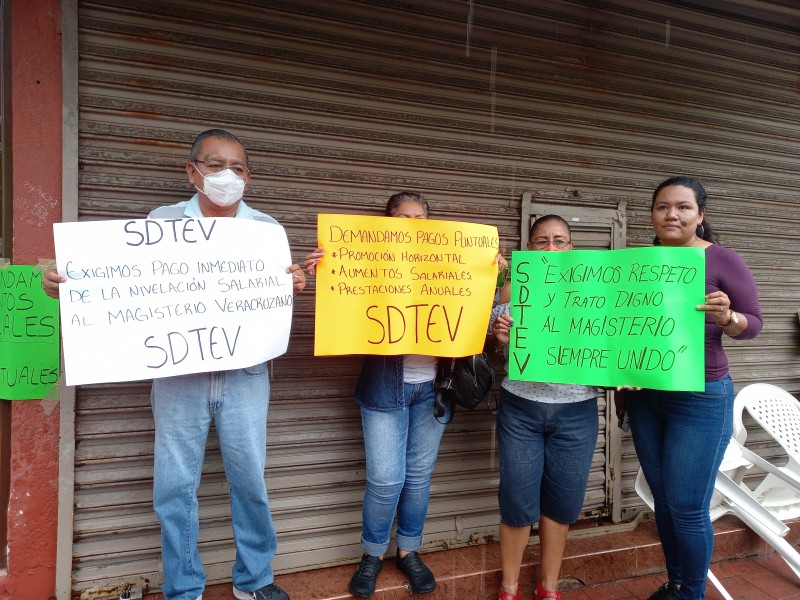 Maestros del SDTEV Veracruz se suman a protestas