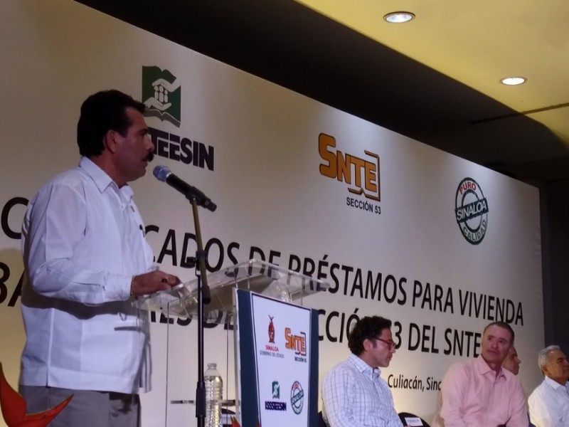 Maestros del SNTE 53 reciben créditos para vivienda