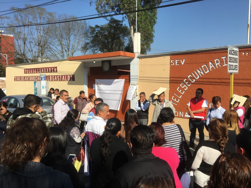 Maestros del SNTE toman Telesecundaria