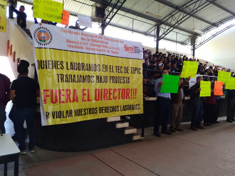 Maestros del Tec piden la destitución del director del plantel