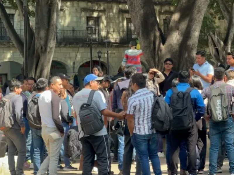 Maestros del Telebachillerato se presentan en Palacio de Gobierno de Oaxaca