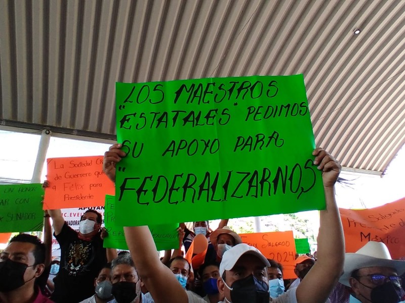 Maestros estatales de Zihuatanejo, piden ser federalizados