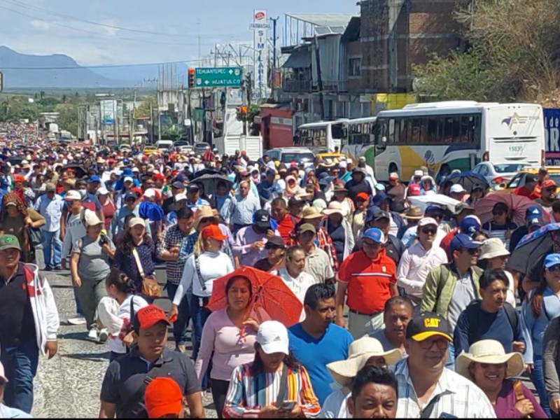 Maestros inician paro de 72 horas con marcha masiva en Salina Cruz ...