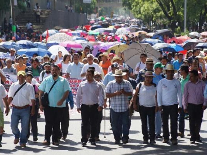 Maestros intentaron boicotear Informe de Salomón Jara