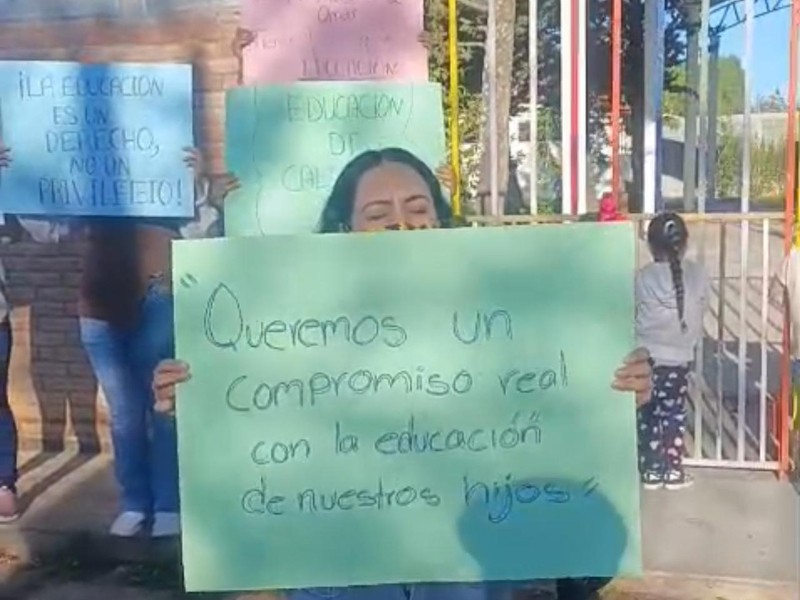 Maestros interinos abandonan escuelas. Autoridades educativas dicen que están en su derecho