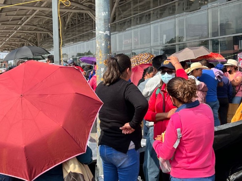 Maestros mantienen bloqueos carreteros en el Istmo