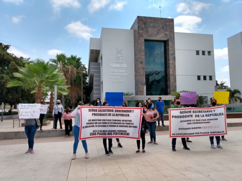 Maestros pernoctarán nuevamente en la SEPyC, exigen sus plazas