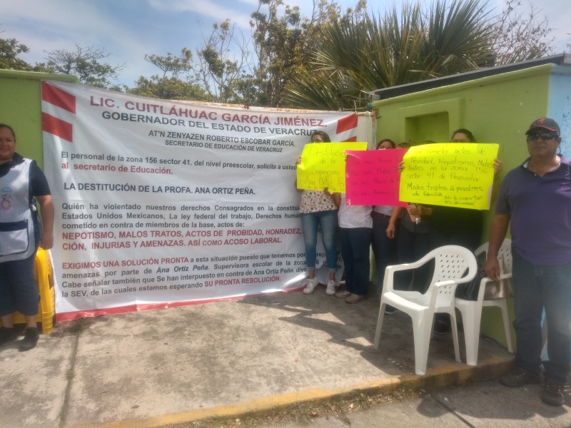 Maestros piden destitución de supervisora en Veracruz.