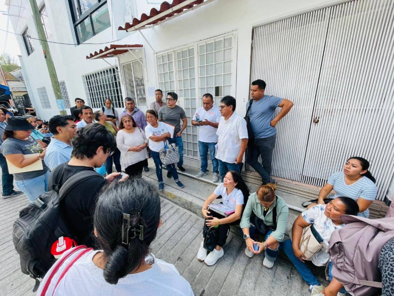 Maestros protestan tras cancelación de reunión con la SEG