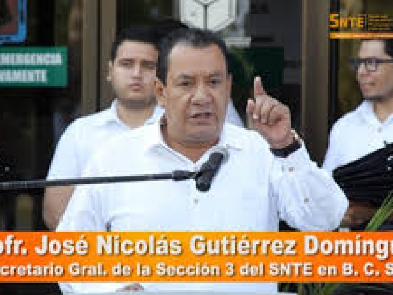 MAESTROS RECIBEN ESTÍMULOS DE TRABAJO POR EL SNTE