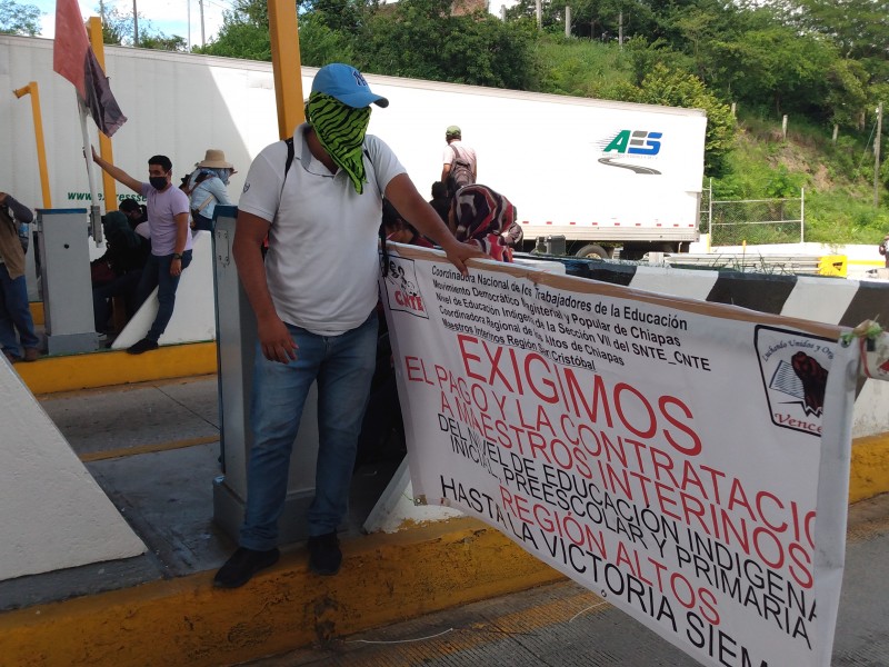 Maestros toman la caseta de autopista  Chiapa- San Cristóbal