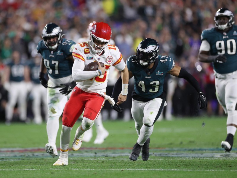 Mahomes extiende contrato con Chiefs