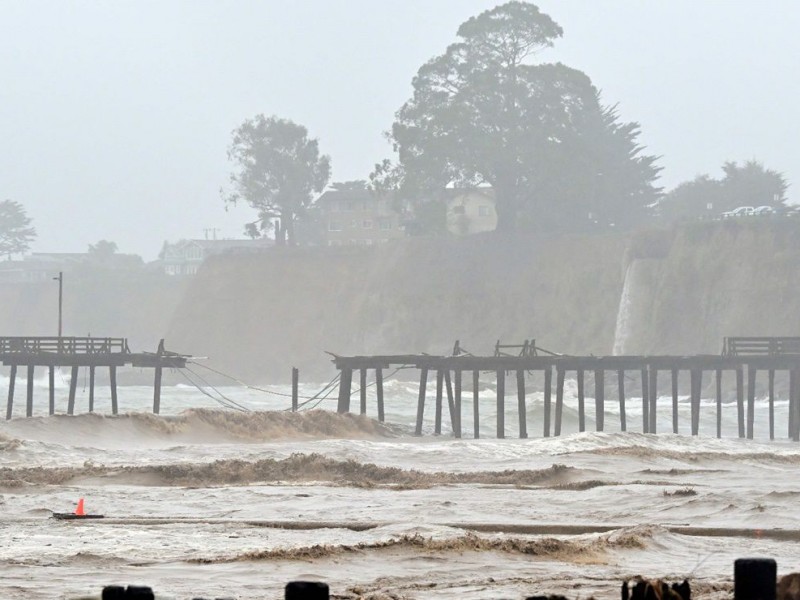 Mal clima causa apagones y vuelos cancelados en EE.UU.