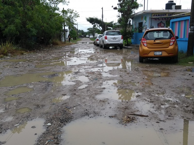 Mal estado de calle genera ausentismo escolar