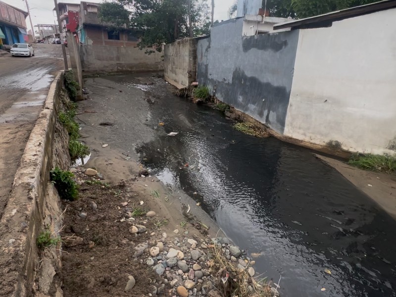 Mala construcción de Conagua provoca desbordamiento de El Mesón