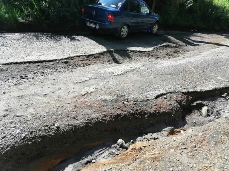 Malas condiciones del libramiento Joquicingo-Malinalco