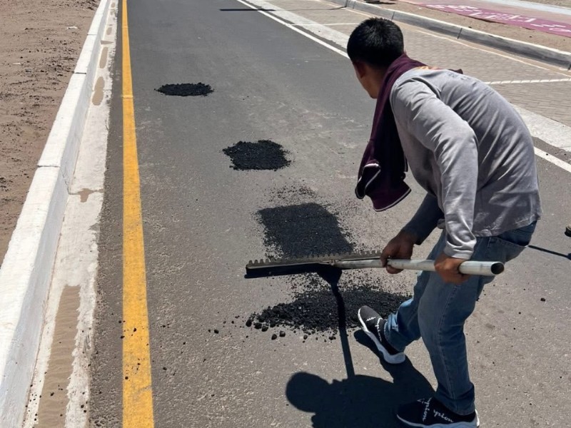 Malecón de Huatabampito presenta baches a 45 días de inaugurado